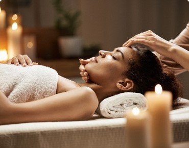 Women Beauty Care Service and Massage with Expert Beautisian